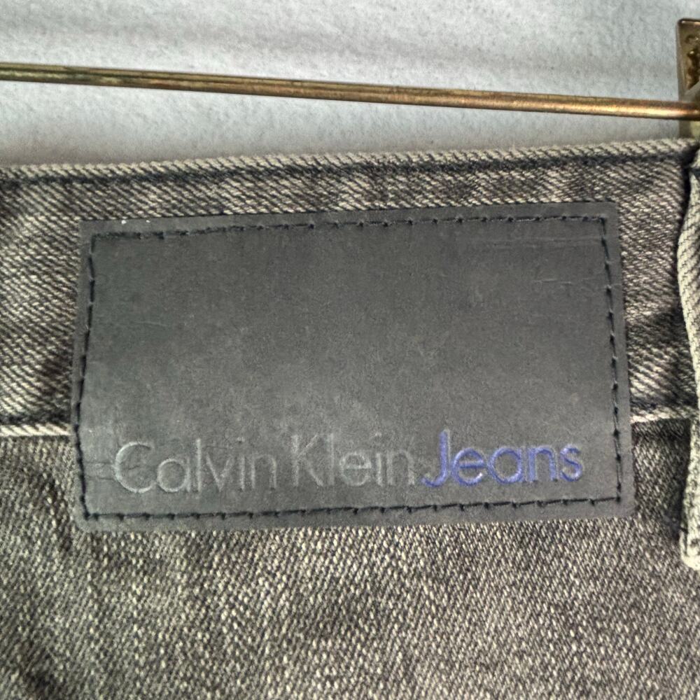 NWT CALVIN KLEIN “StraightFit” Distressed Look Jeans Men’s Size w33 L32